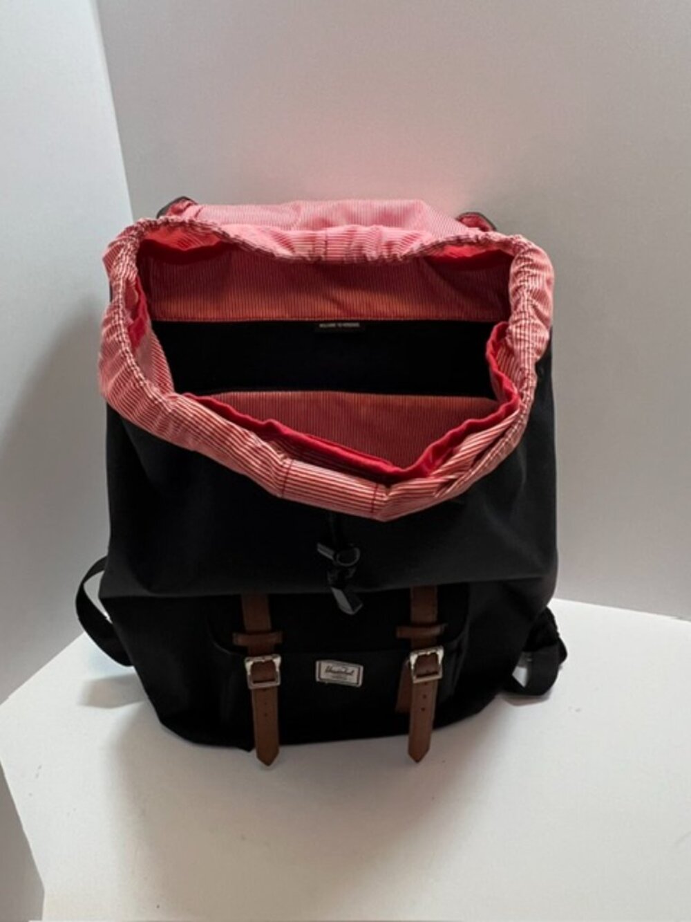 The Herschel Supply Co Retreat Backpack w/Laptop Slot Drawstring Closure Black - Picture 3 of 16
